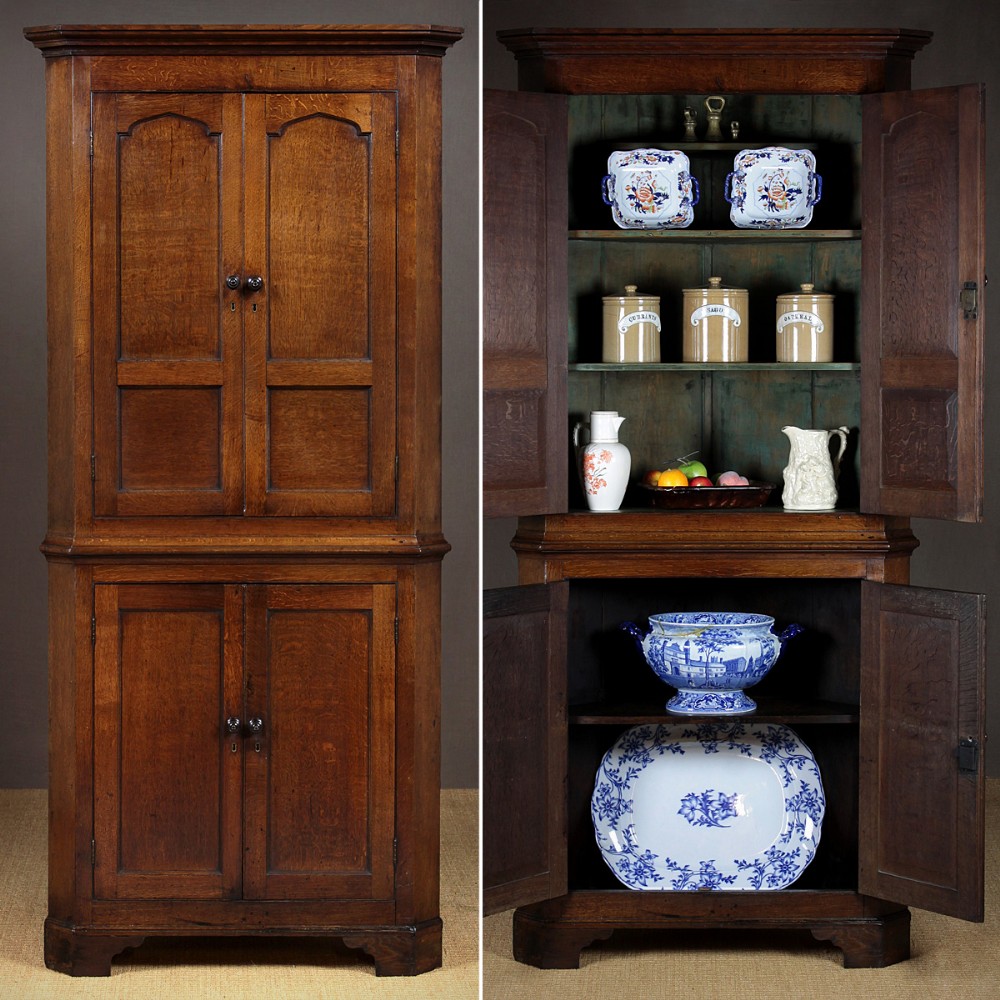 Georgian Oak Corner Cabinet c.1810. 