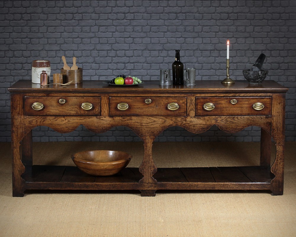 eorgian Oak Welsh Potboard Dresser Base c.1780.