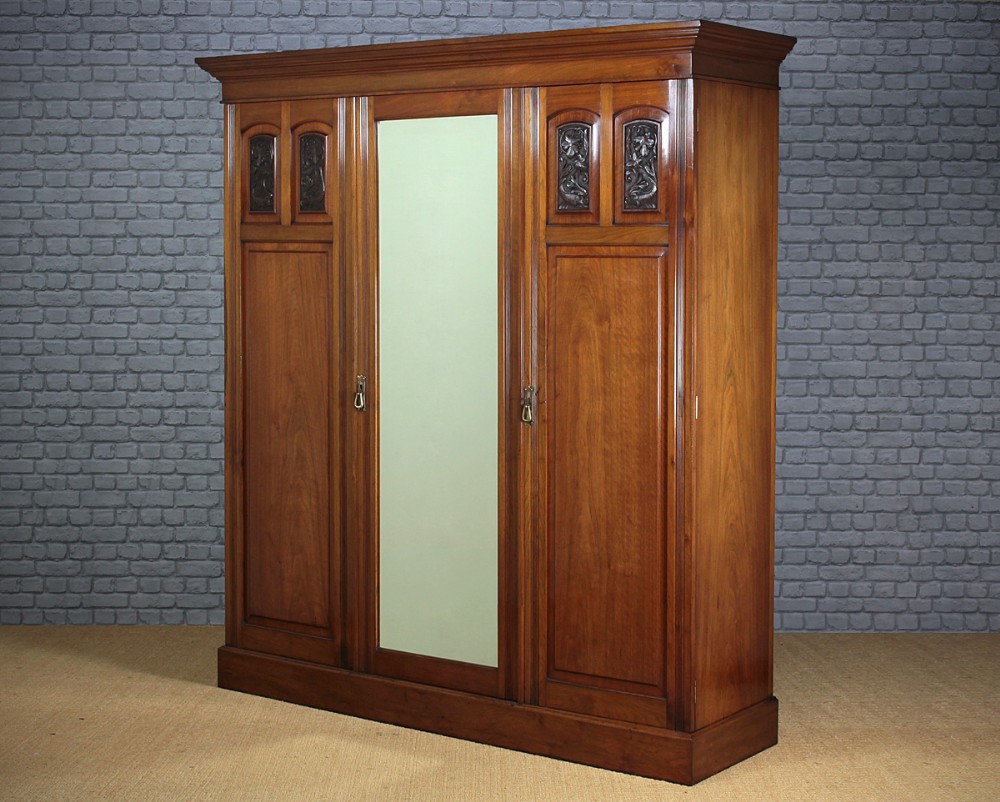 Edwardian Walnut Triple Wardrobe c.1910.