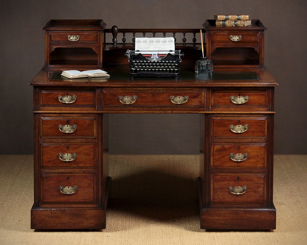 Edwardian Mahogany ‘Dickens’ Style Kneehole Desk c.1900.