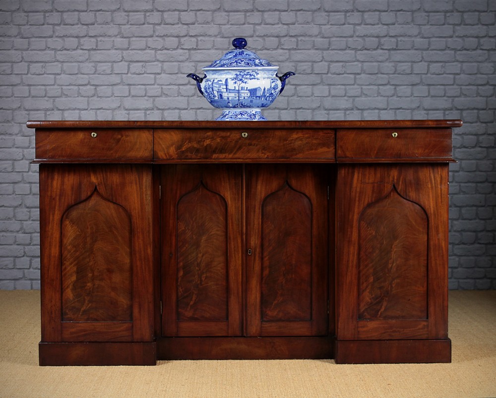 Mid 19th.c. Mahogany Chiffonier Sideboard c.1850.