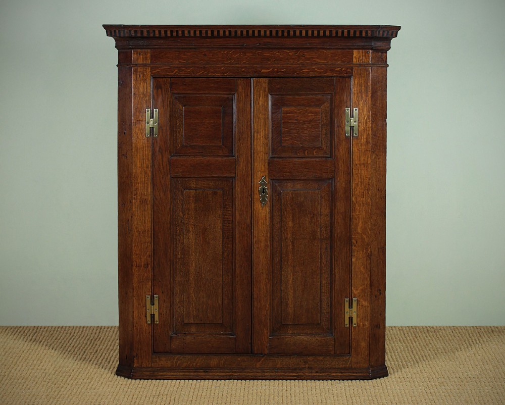 19th.c. Oak Corner Cupboard c.1810.