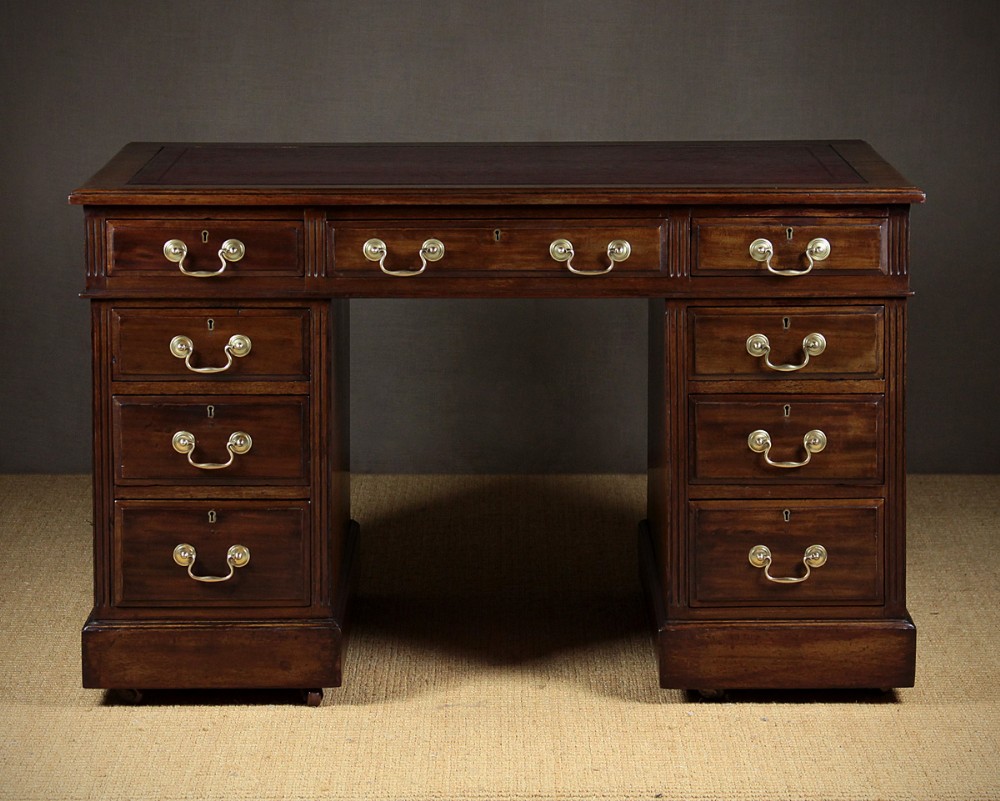 Edwardian Mahogany Pedestal Desk c.1905.