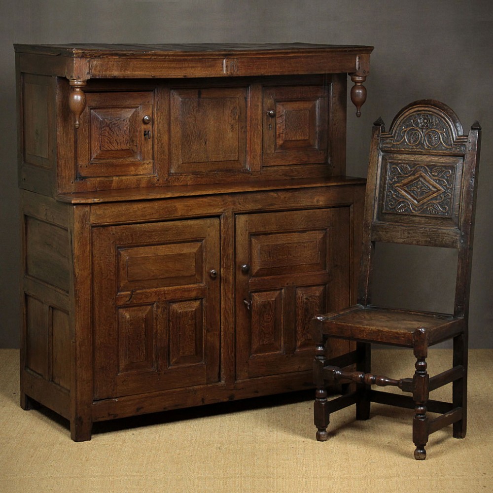 18th.c. Welsh Oak Cwpwrdd Deuddarn c.1760.