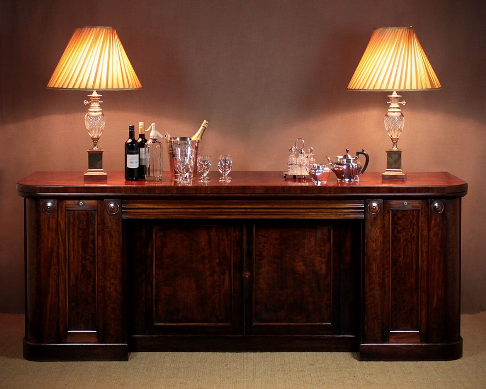 Early 19th.c. Mahogany Sideboard c.1815. 