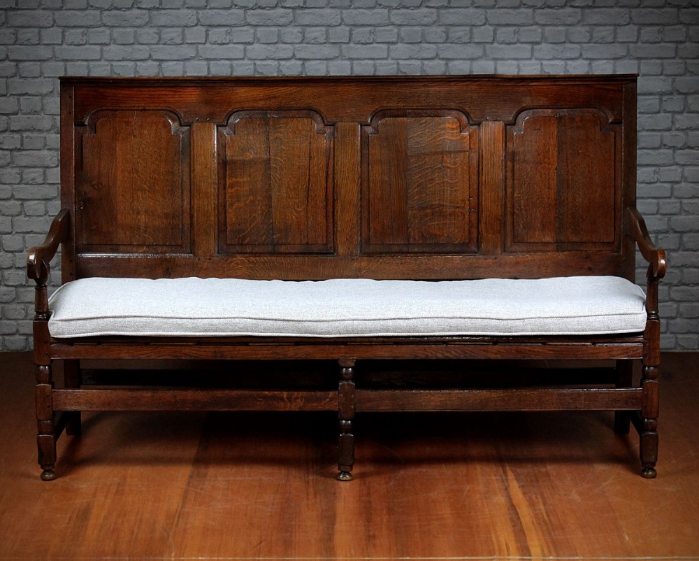 Early 19th.c. Oak Tavern Settle c.1800.