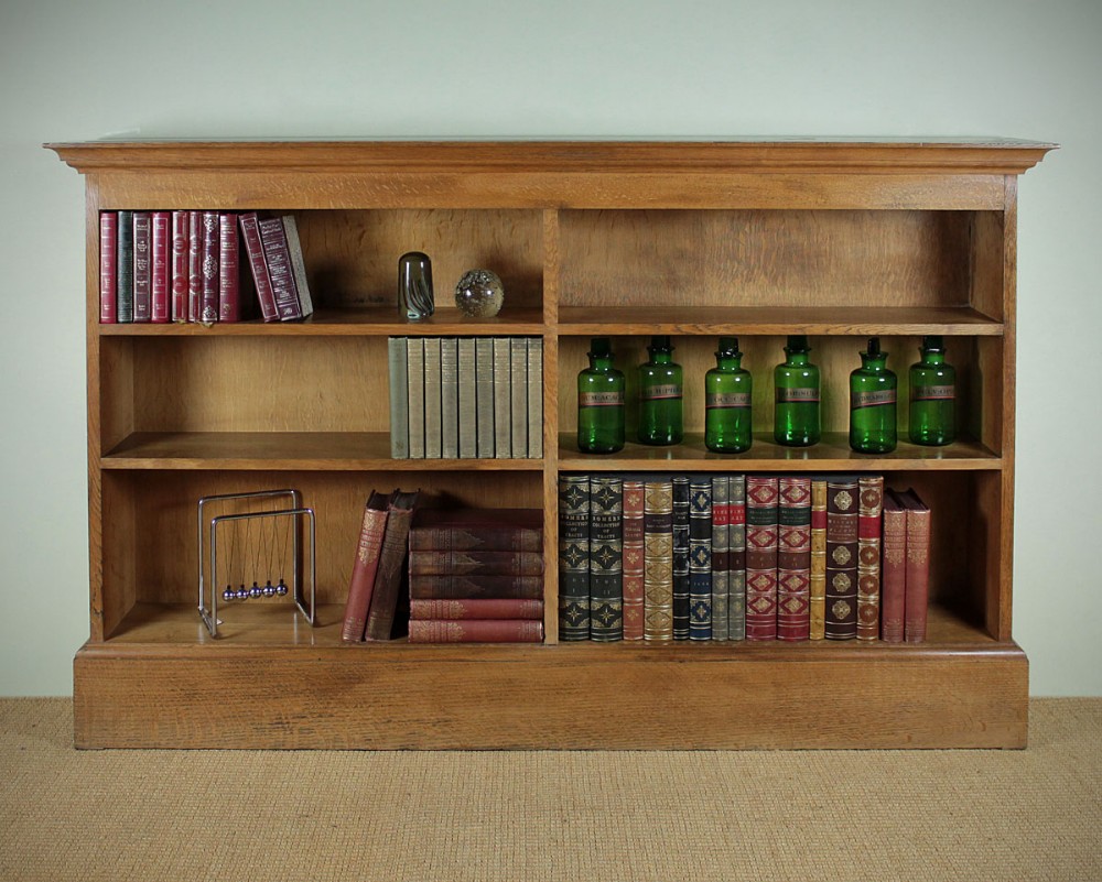Open Oak Bookcase c.1910.