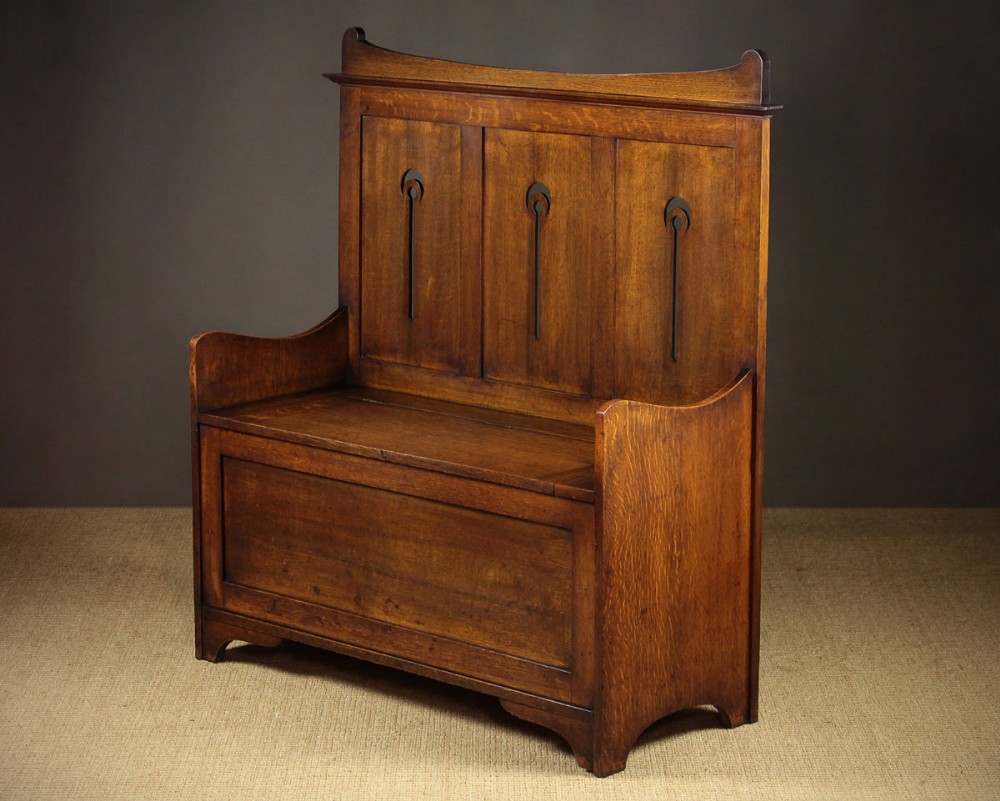 Art & Crafts Box Settle c.1910.