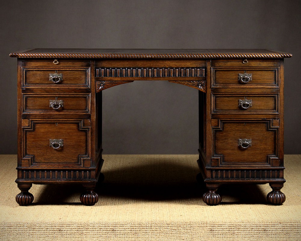 Oak Kneehole Desk c.1920.
