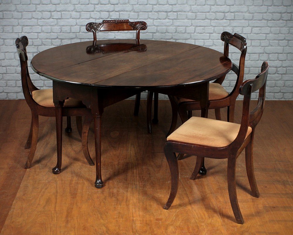 Circular Georgian Walnut Drop Leaf Dining Table c.1780.