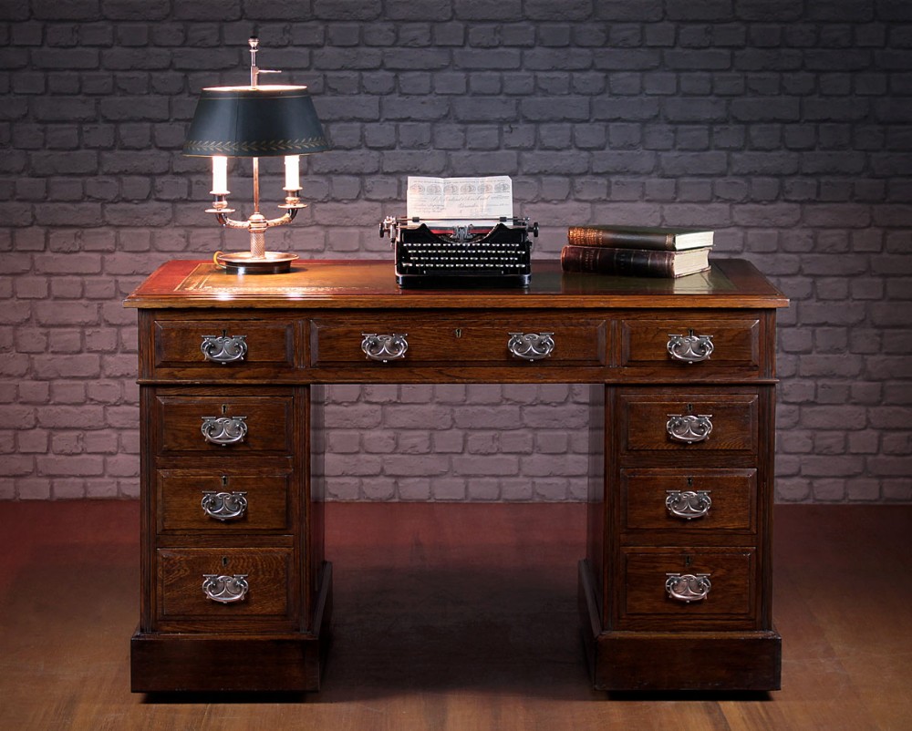 Edwardian Oak Pedestal Desk c.1910.