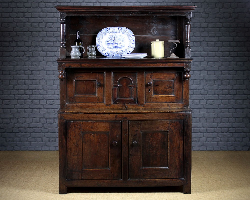 18th.c. Welsh Oak Cwpwrdd Tridarn c.1750