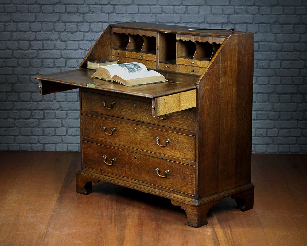 Late Georgian Oak Writing Bureau c.1810.