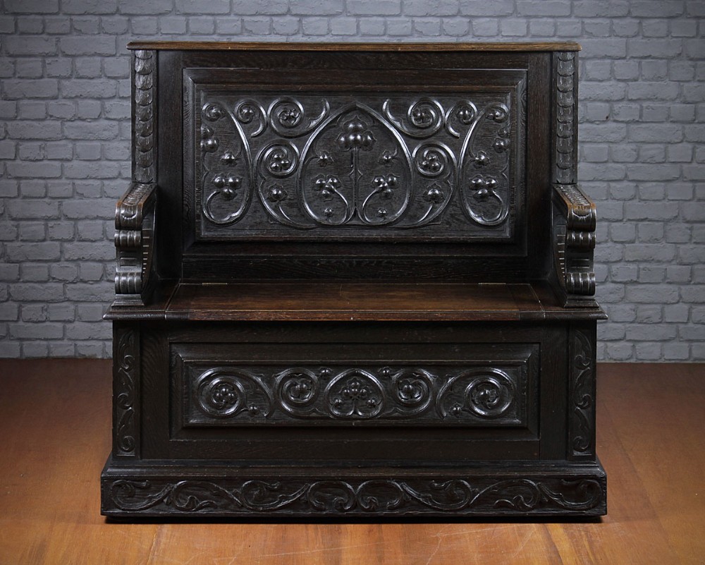 Arts & Crafts Carved Oak Box Settle c.1905.