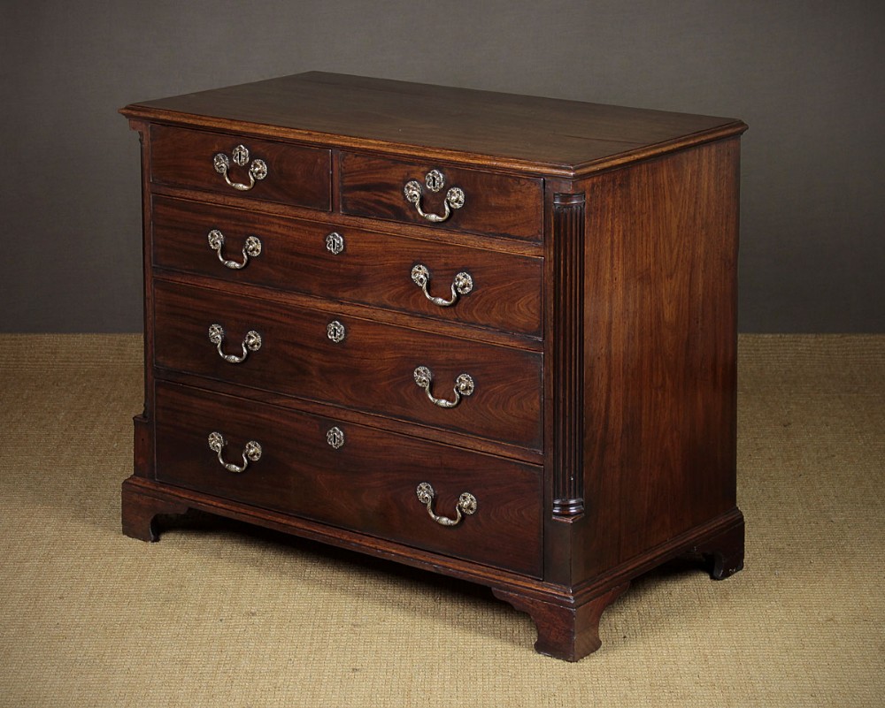 Small Georgian Chest of Drawers c.1780.