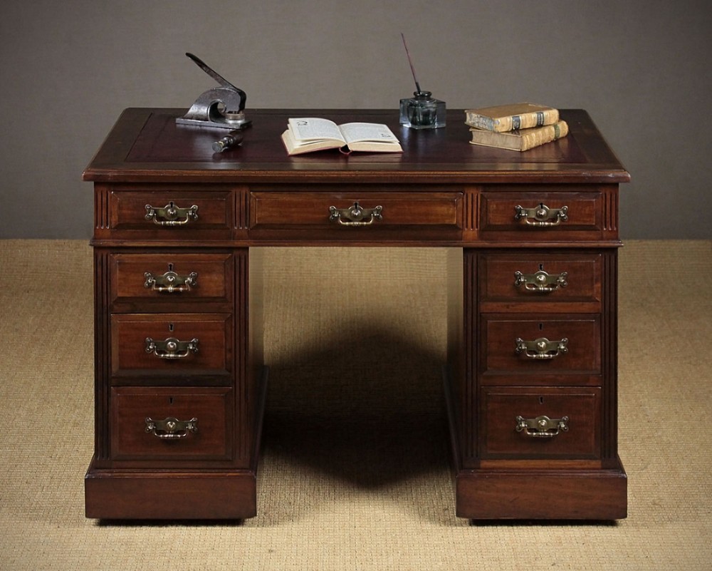 Edwardian Walnut Pedestal Desk c.1905.