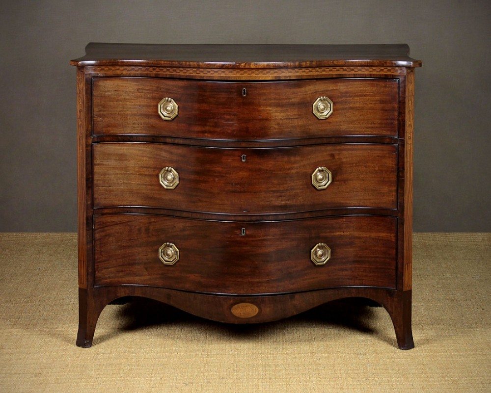 Georgian Serpentine Front Chest of Drawers c.1810.
