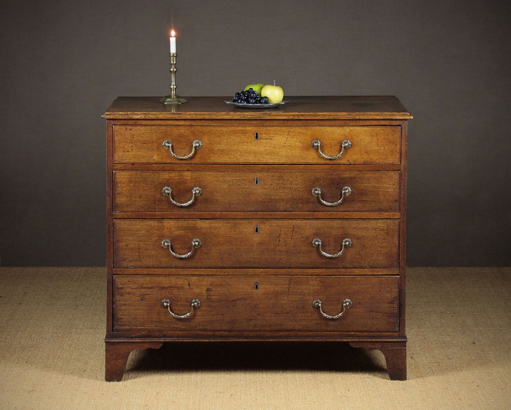 Georgian Oak Chest of Drawers c.1800.