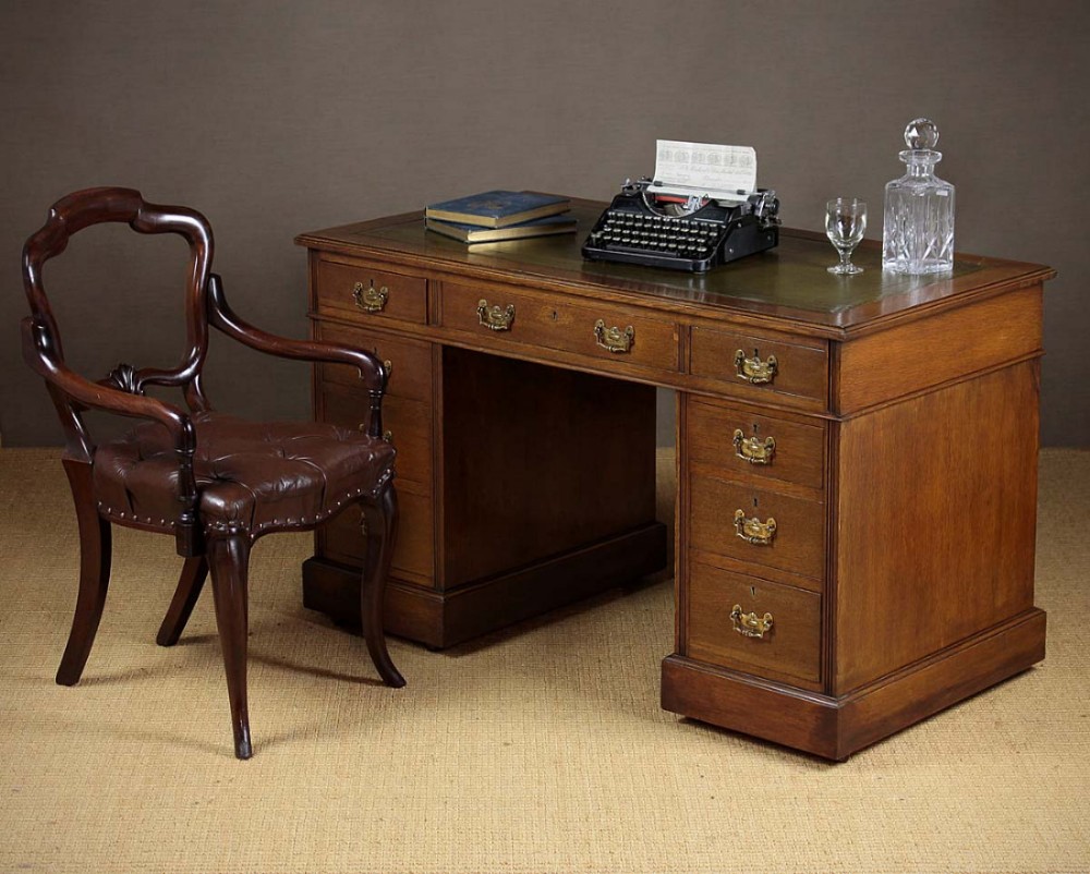 Edwardian Oak Pedestal Desk c.1910.