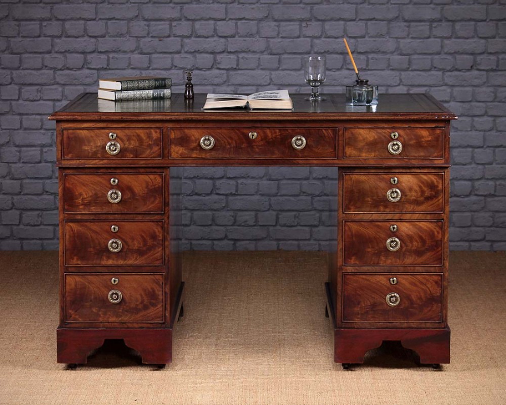 Edwardian Mahogany Pedestal Desk c.1910.