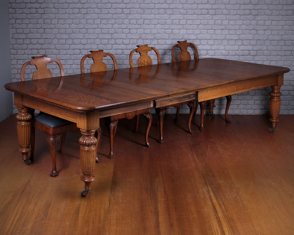 10 Seater Extending Oak Dining Table c.1890.