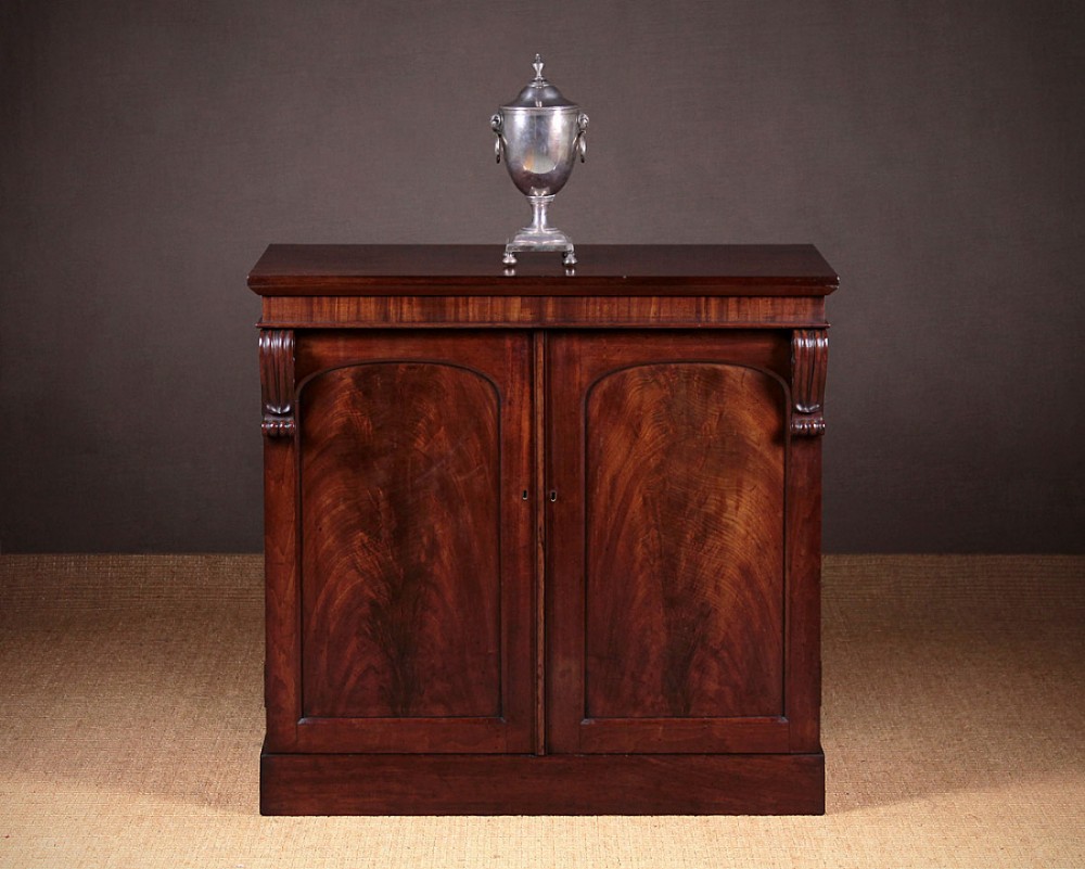 Mid 19th.c. Mahogany Chiffonier Side Cabinet c.1840.