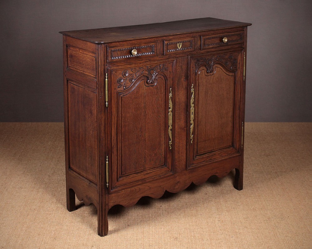 19th.c. French Oak Dresser Base c.1810.