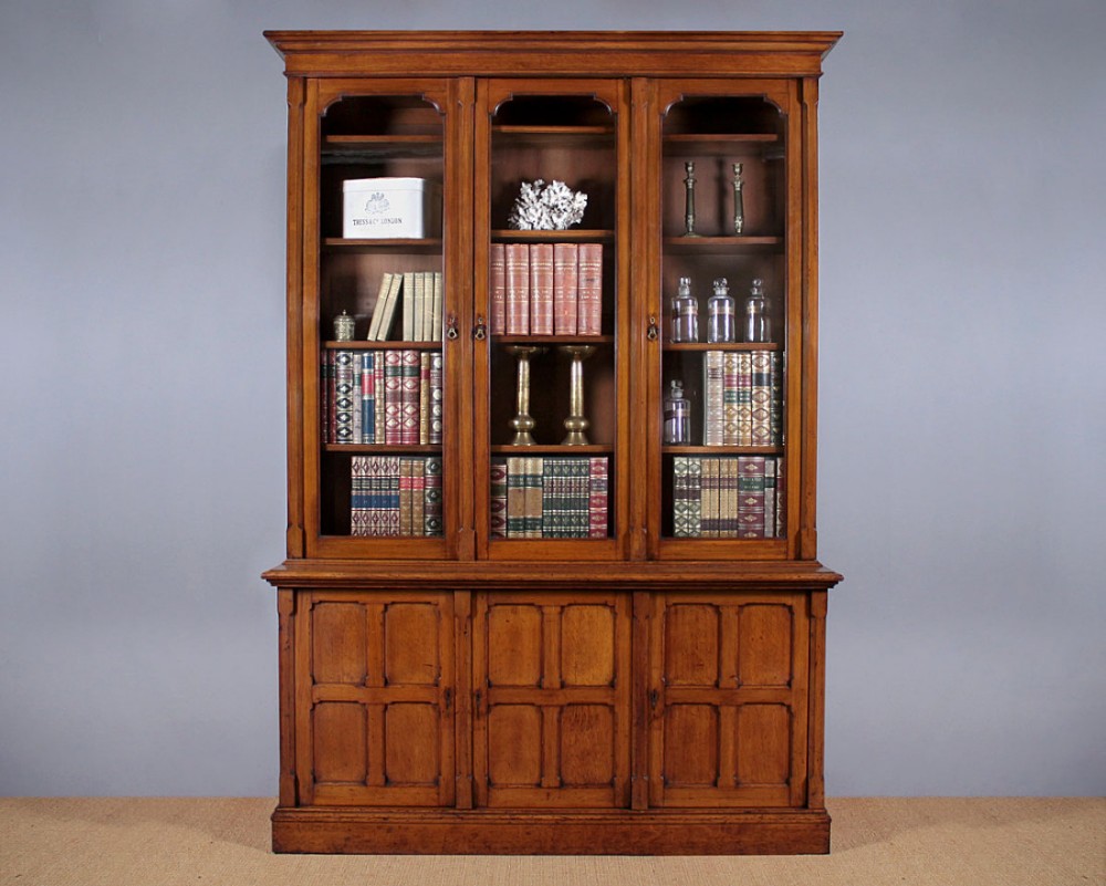 Large Pale Oak Library Bookcase c.1890.