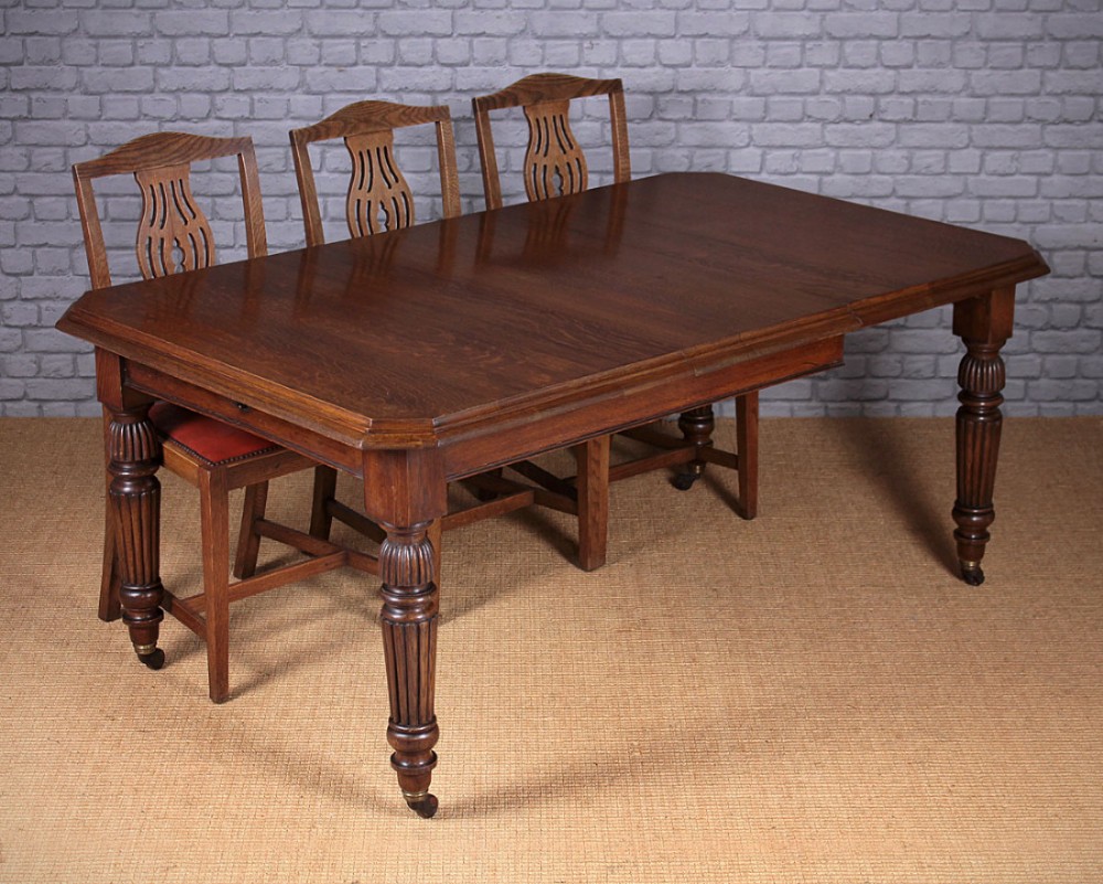 Edwardian Oak Extending Dining Table c.1905.