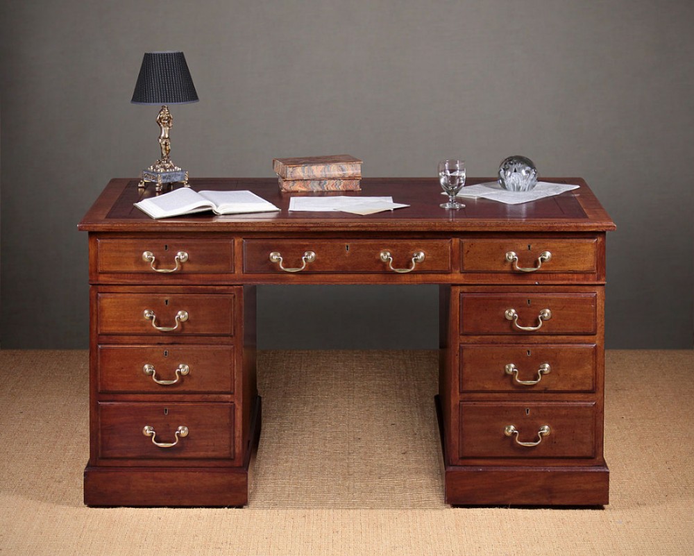 Edwardian Mahogany Pedestal Desk c.1905.