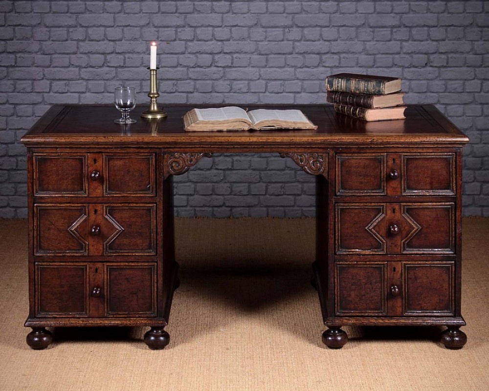 Edwardian Era Oak Kneehole Desk c.1910
