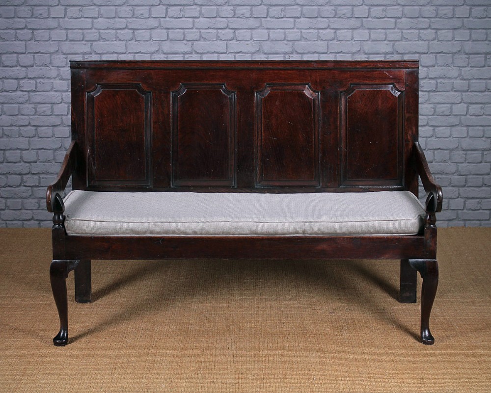 Small Georgian Oak Tavern Settle c.1810.