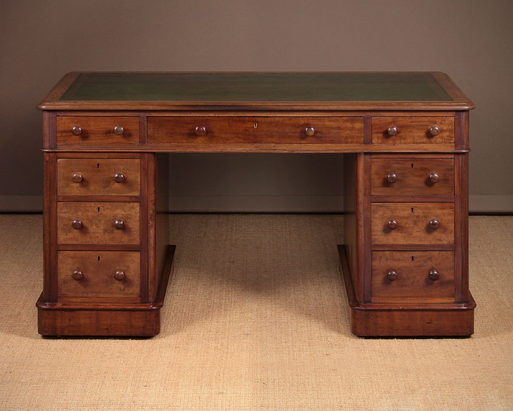 Large Mahogany Pedestal Desk c.1890.