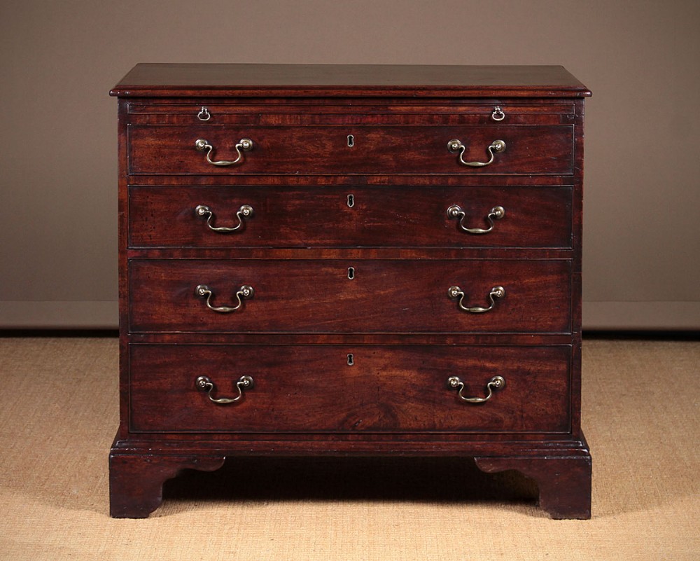 GEORGIAN MAHOGANY BACHELOR’S CHEST C.1790.