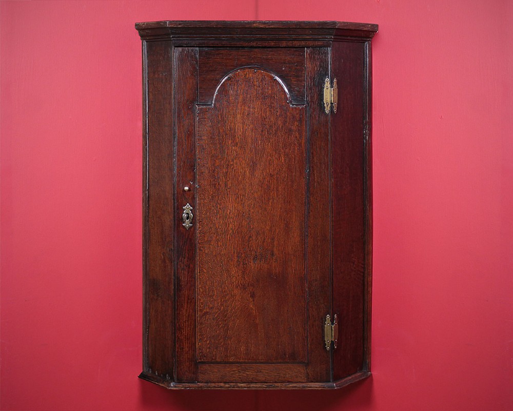 18th.c. Welsh Oak Corner Cabinet c.1790