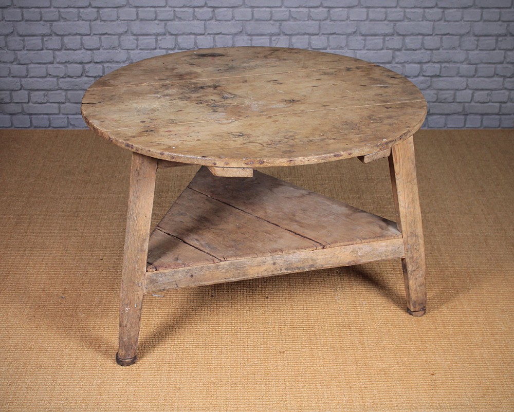 Large 19th.c. Pine Cricket Table c.1840