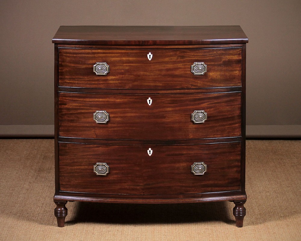 Early 19th.c. Mahogany Bow Front Chest of Drawers c.1820.