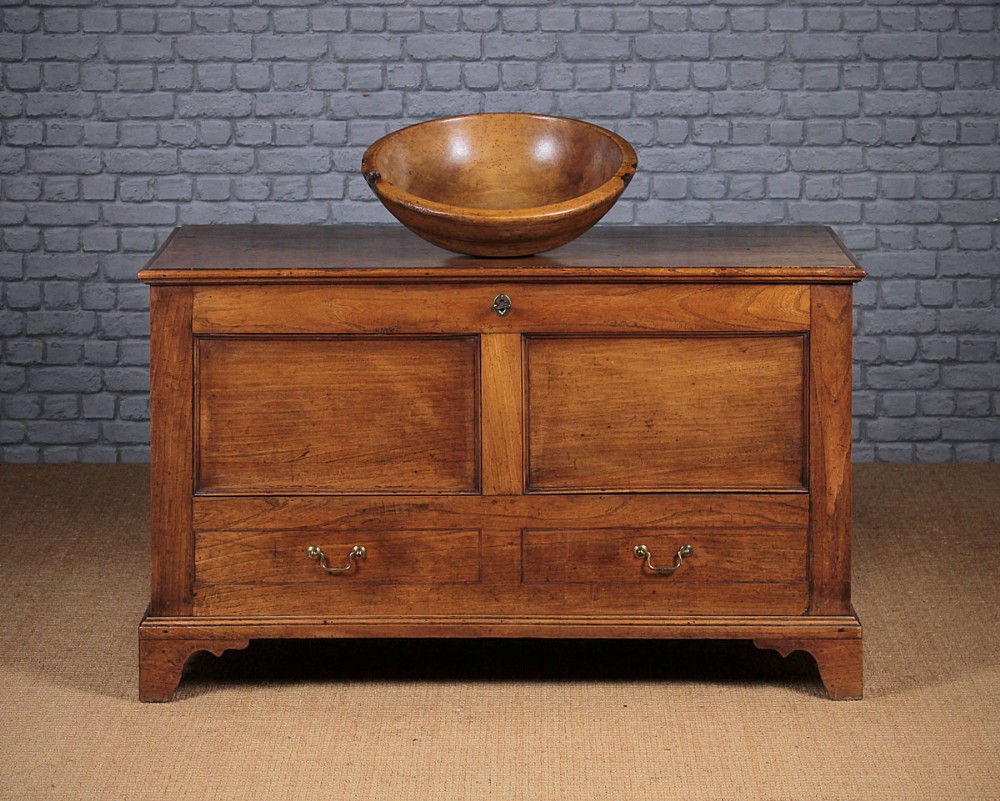 Late 18th.c. Elm Coffer c.1790. 