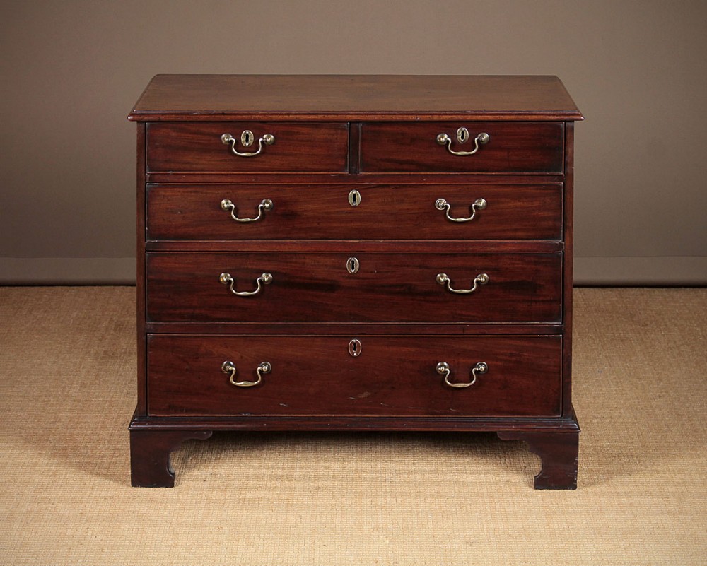 Small Georgian Mahogany Chest of Drawers c.1800.