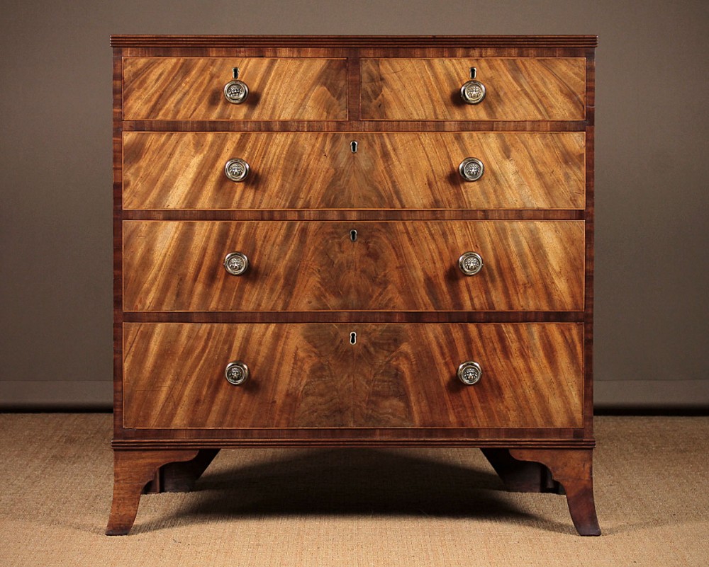 George IV Chest of Drawers with Flame Mahogany Front c.1820.