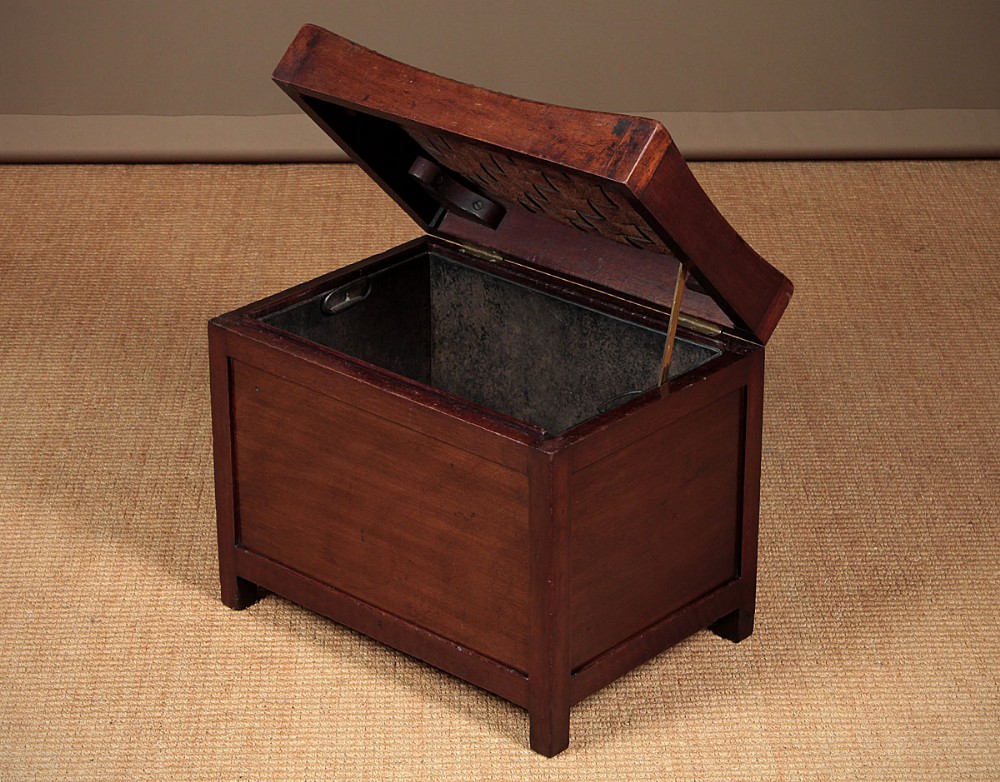 Arts & Crafts Leather Top Fireside Box Seat c.1910.