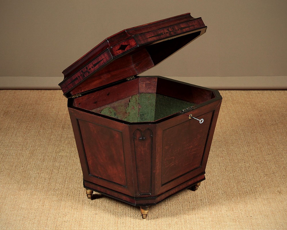 Regency Era Mahogany Cellarette Wine cooler c.1820.