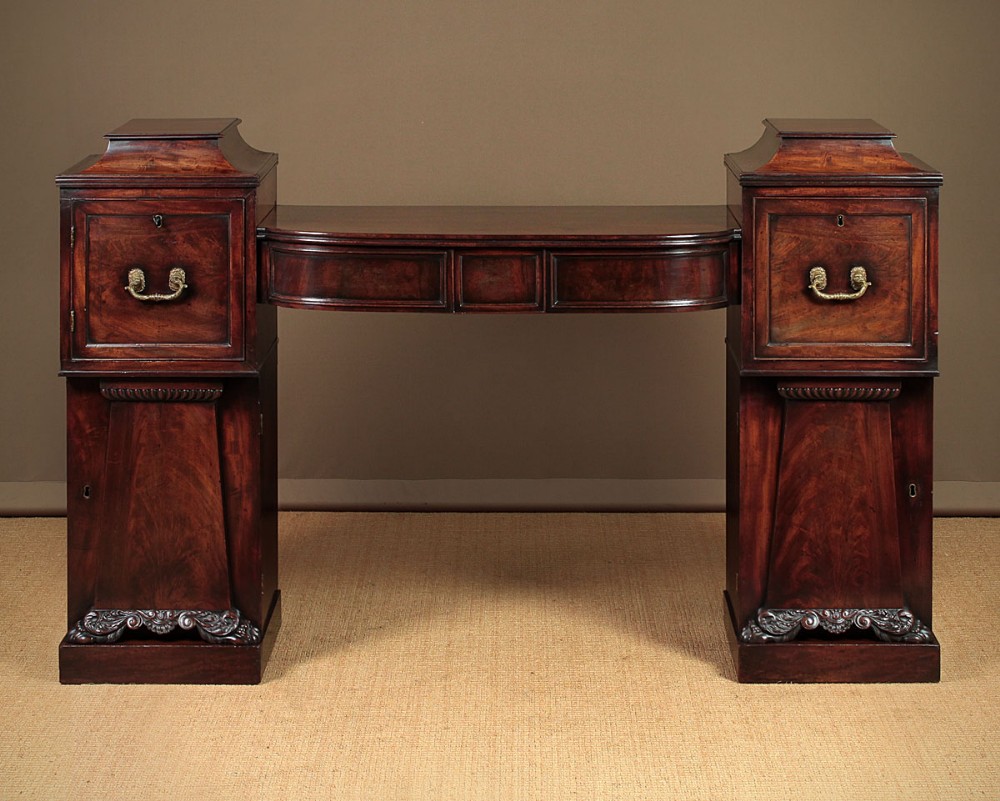 Small George III Mahogany Pedestal Sideboard c.1800.