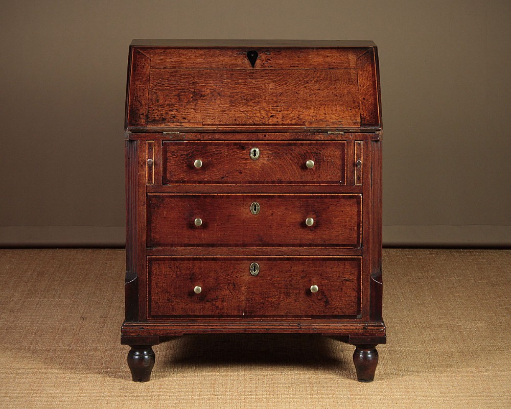 Small Georgian Oak Bureau c.1780.