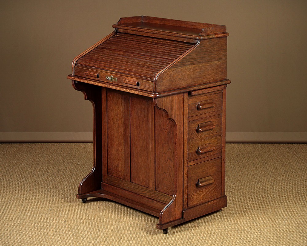 Edwardian Oak Clerk’s Desk c.1910.