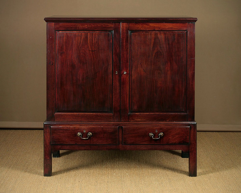 Georgian Mahogany Linen Press c.1790.