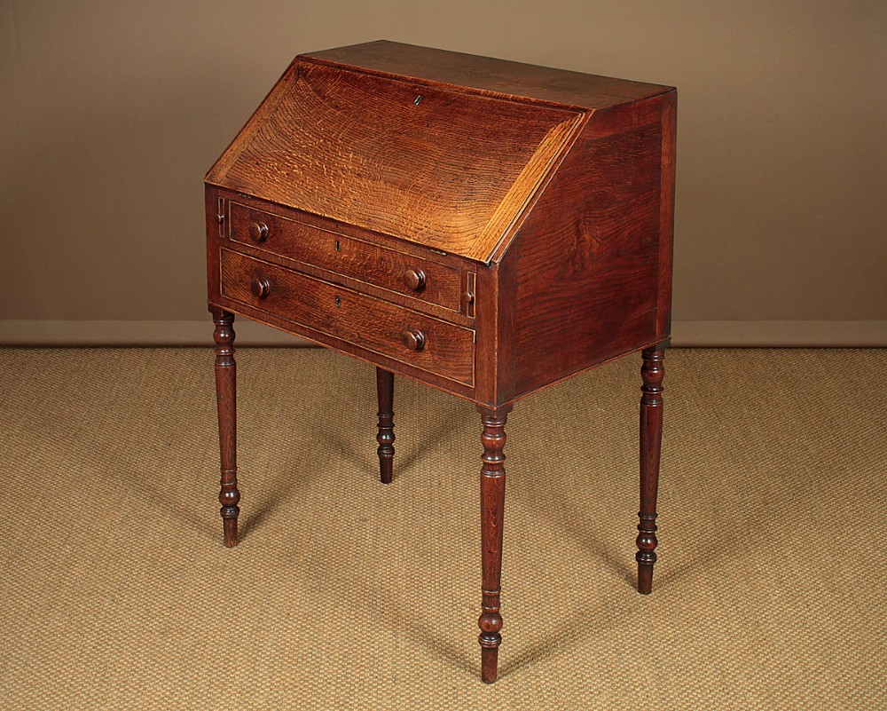 Small Georgian Oak Bureau c.1800.