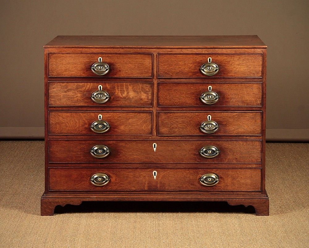 Georgian Oak Chest Of Drawers c.1810.