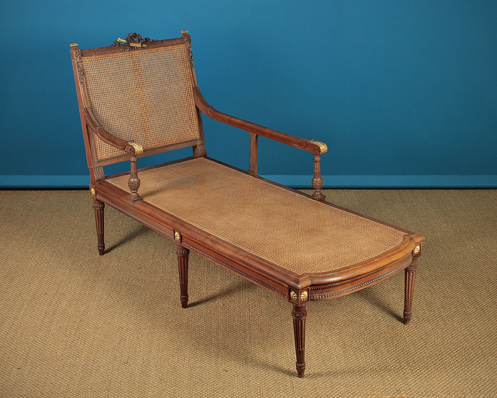 Walnut & Bergere Daybed c.1920.