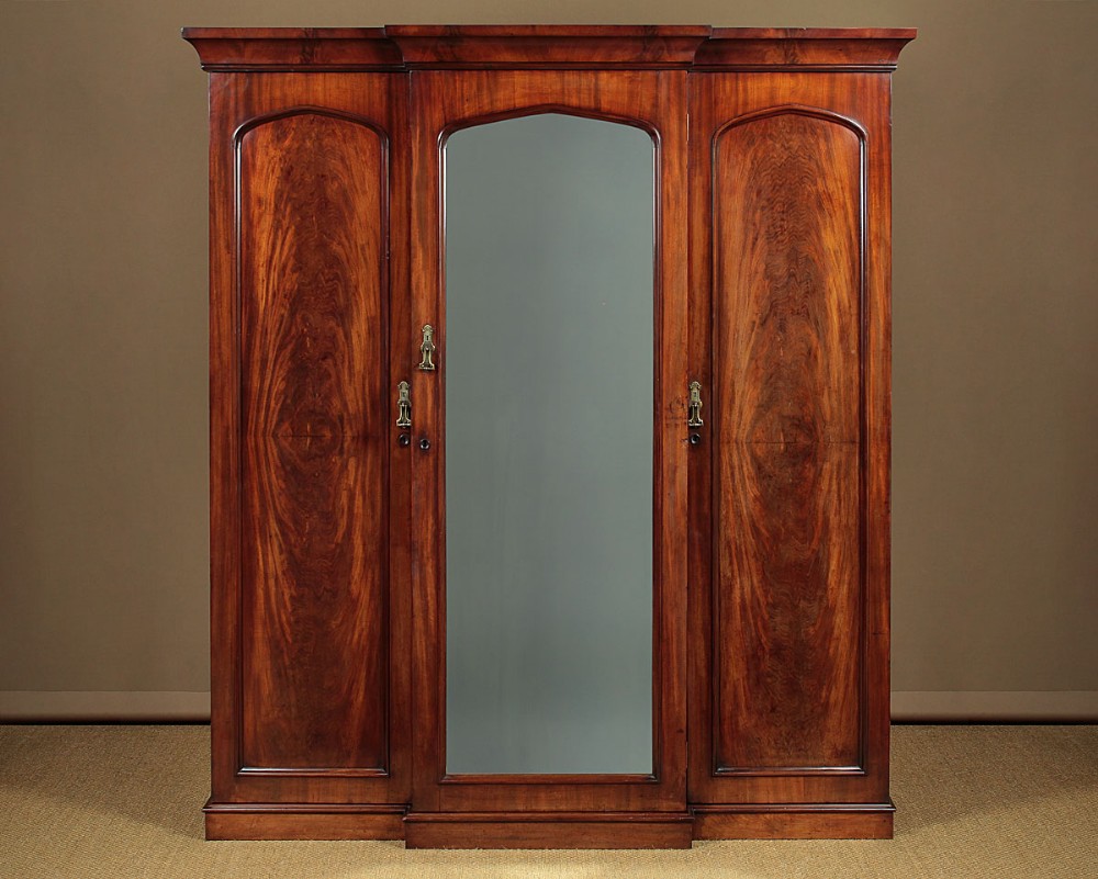 Early 19th.c. Mahogany Breakfront Wardrobe c.1830.